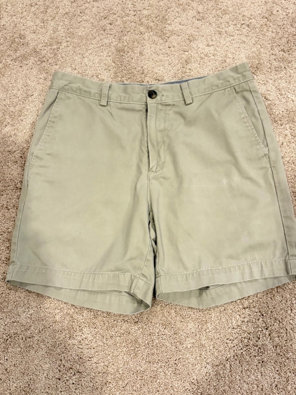 Amazon Essentials Men’s slim fit khaki shorts